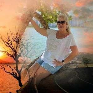 Meet your Posher, Debbie